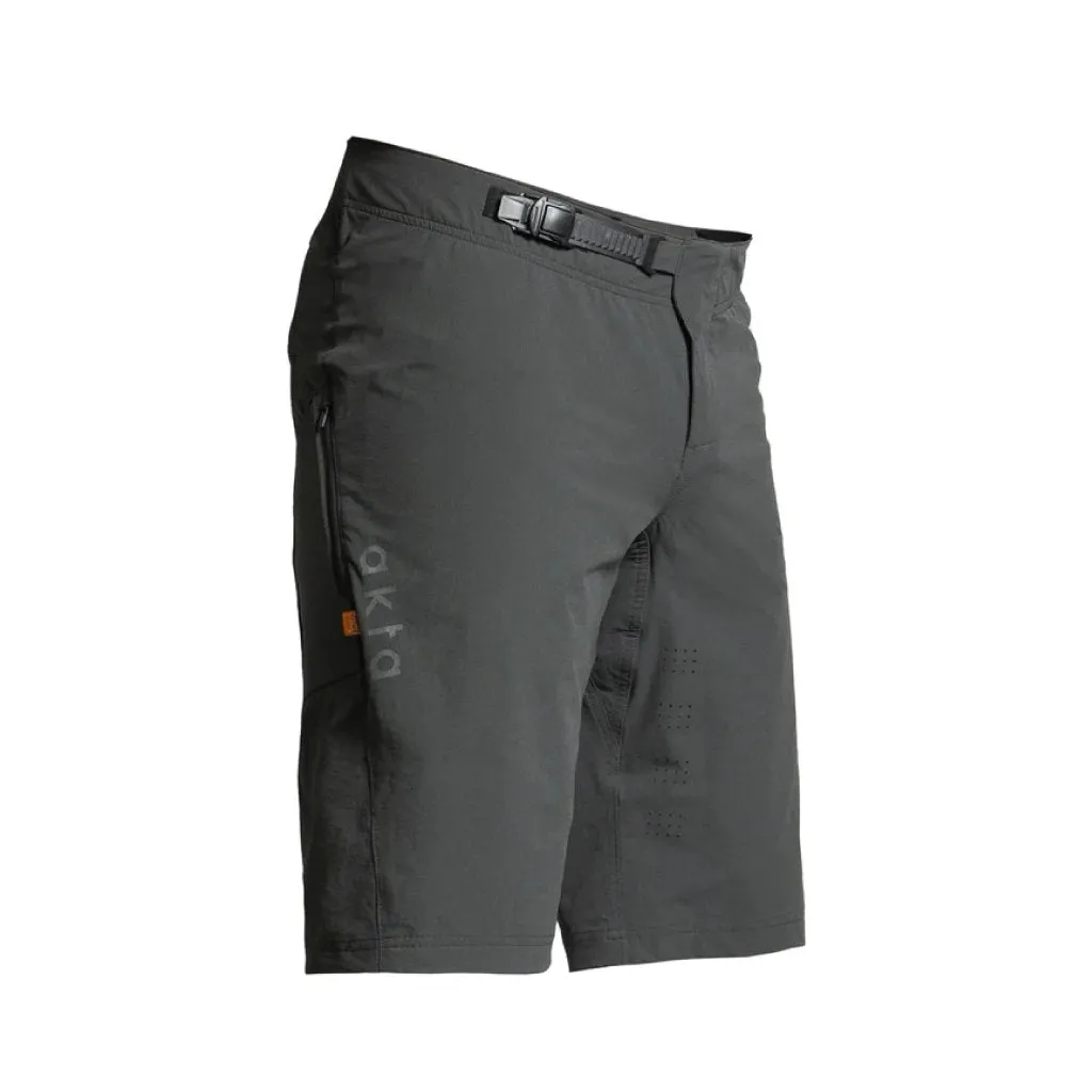 Akta trail short almost black