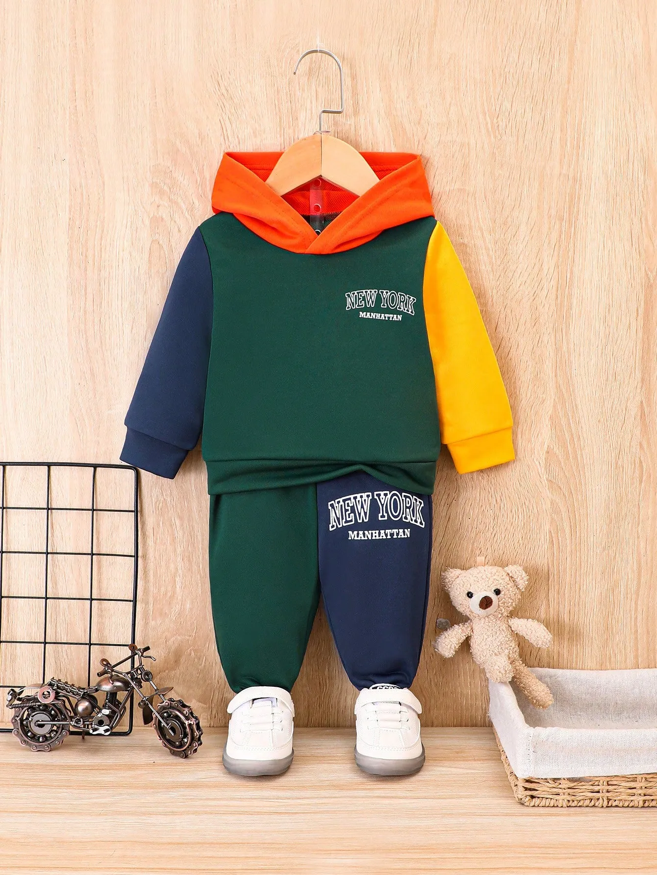 Baby Boy Letter Graphic Colorblock Hoodie & Sweatpants