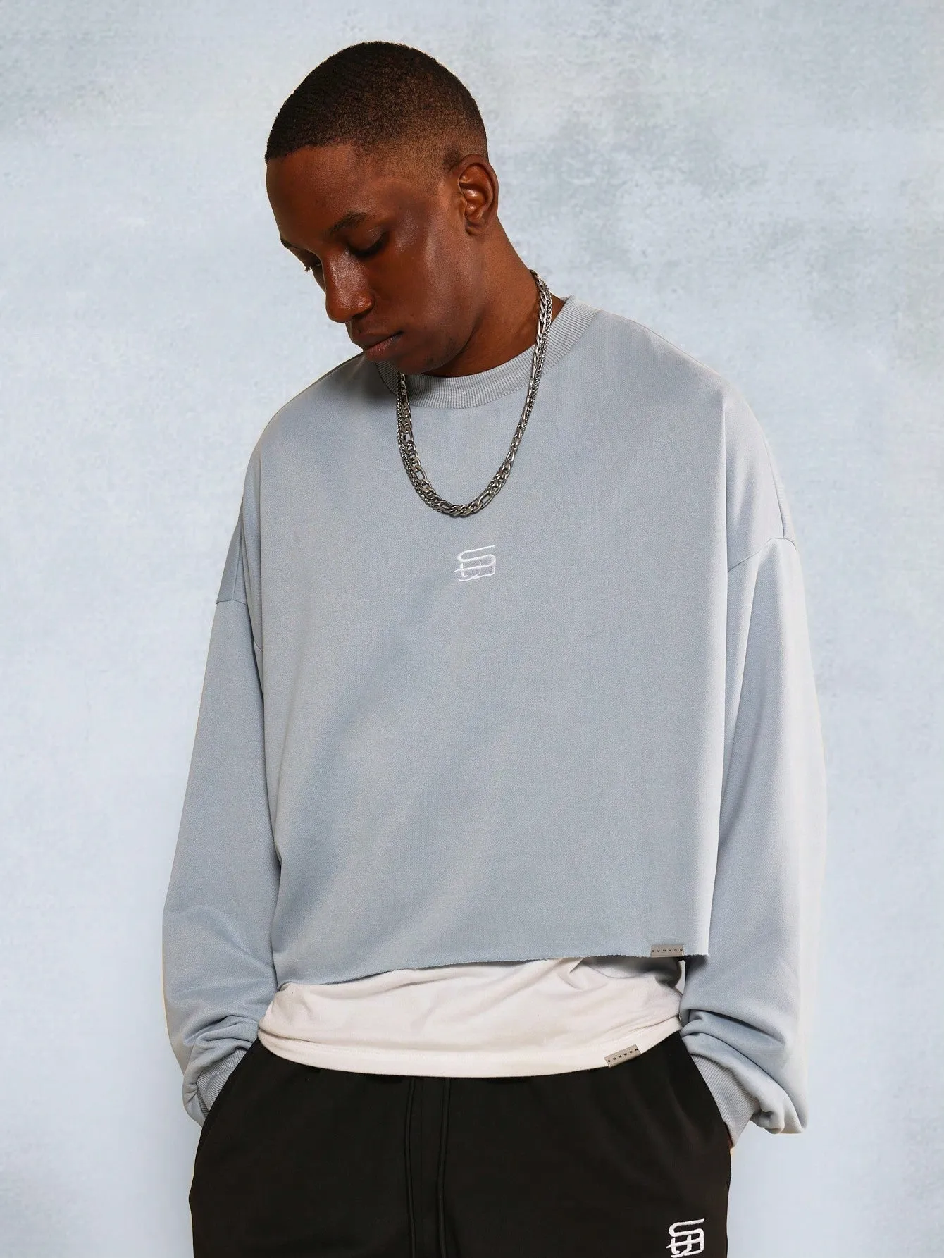 Cropped Long Sleeve Raw Edge Sweatshirt With Small Embroidery And 90's Jogger 2 Piece Set