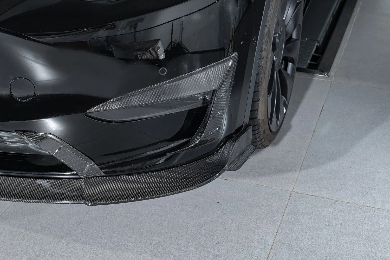 Karbel Carbon Pre-preg Carbon Fiber Upper Valences for Tesla Model Y / Performance