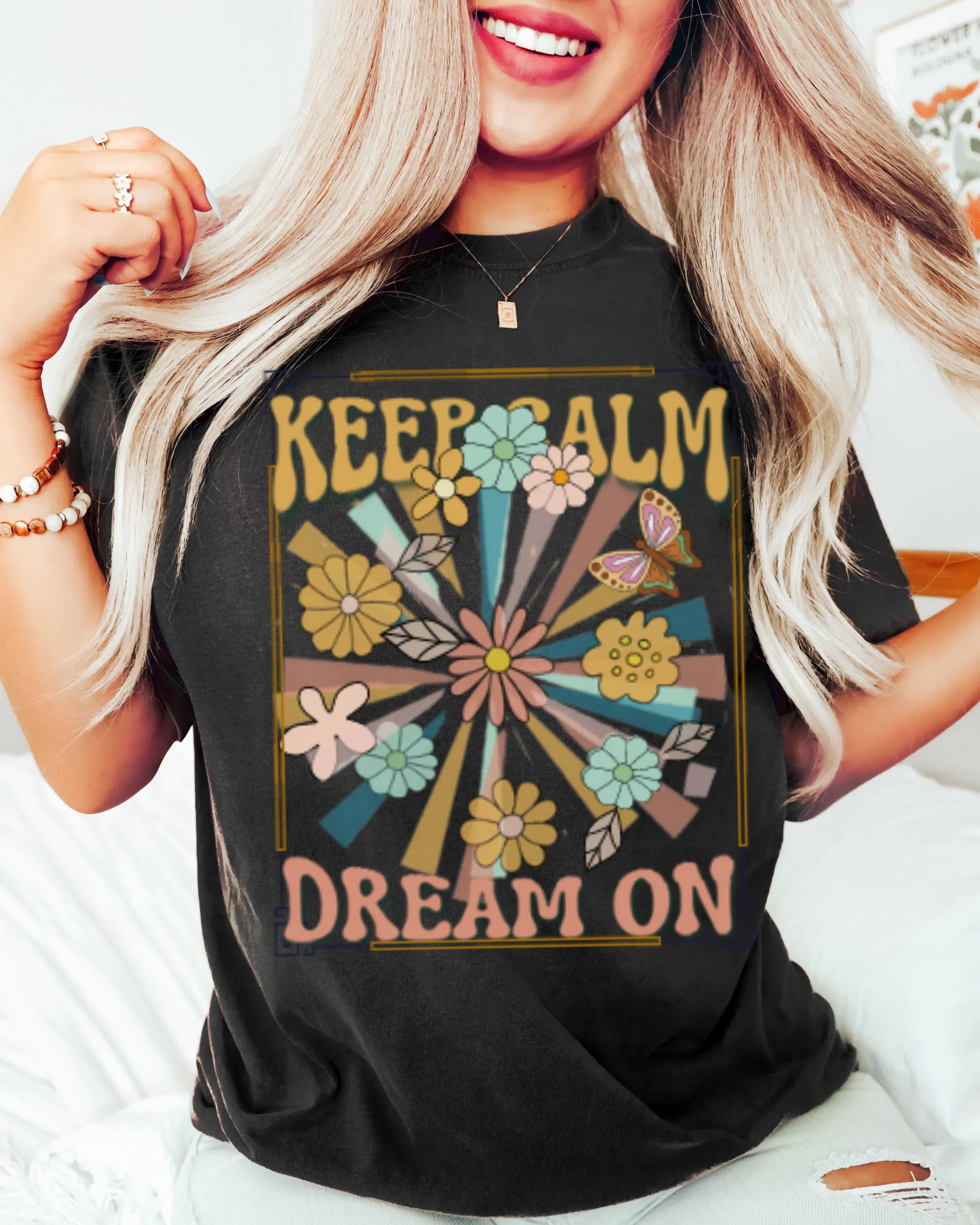 Keep Calm Dream On Retro Design T-Shirt, Vintage-Inspired T-Shirt, Trendy Hippie T-Shirt Hippie, Groovy, Trendy Design