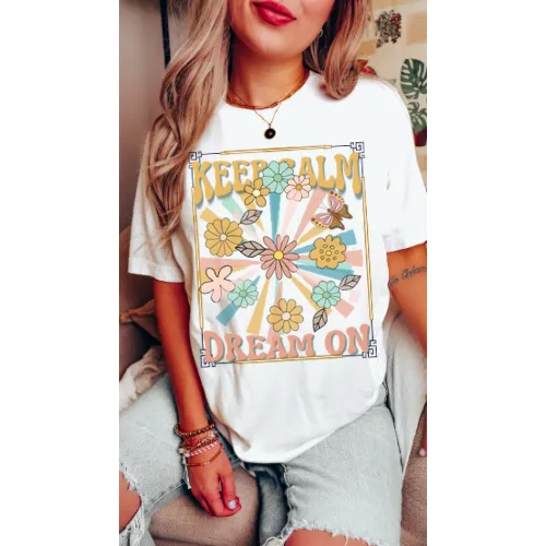 Keep Calm Dream On Retro Design T-Shirt, Vintage-Inspired T-Shirt, Trendy Hippie T-Shirt Hippie, Groovy, Trendy Design