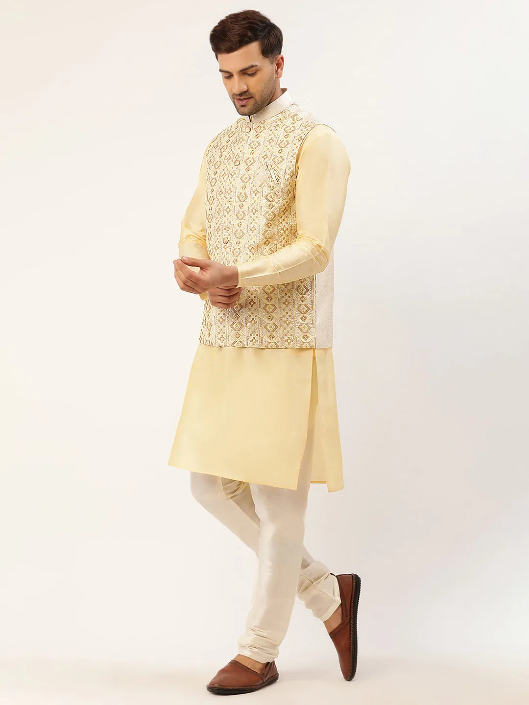 Men's Solid Kurta Pyjama With White Embroidered Nehru Jacket