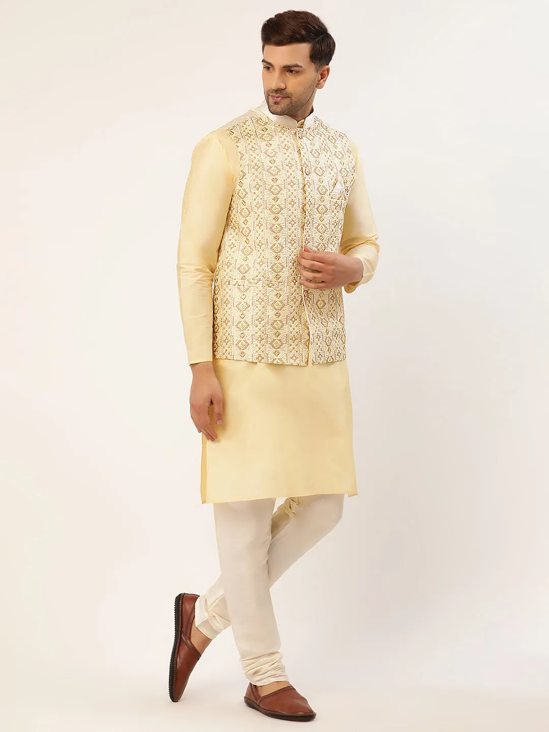 Men's Solid Kurta Pyjama With White Embroidered Nehru Jacket