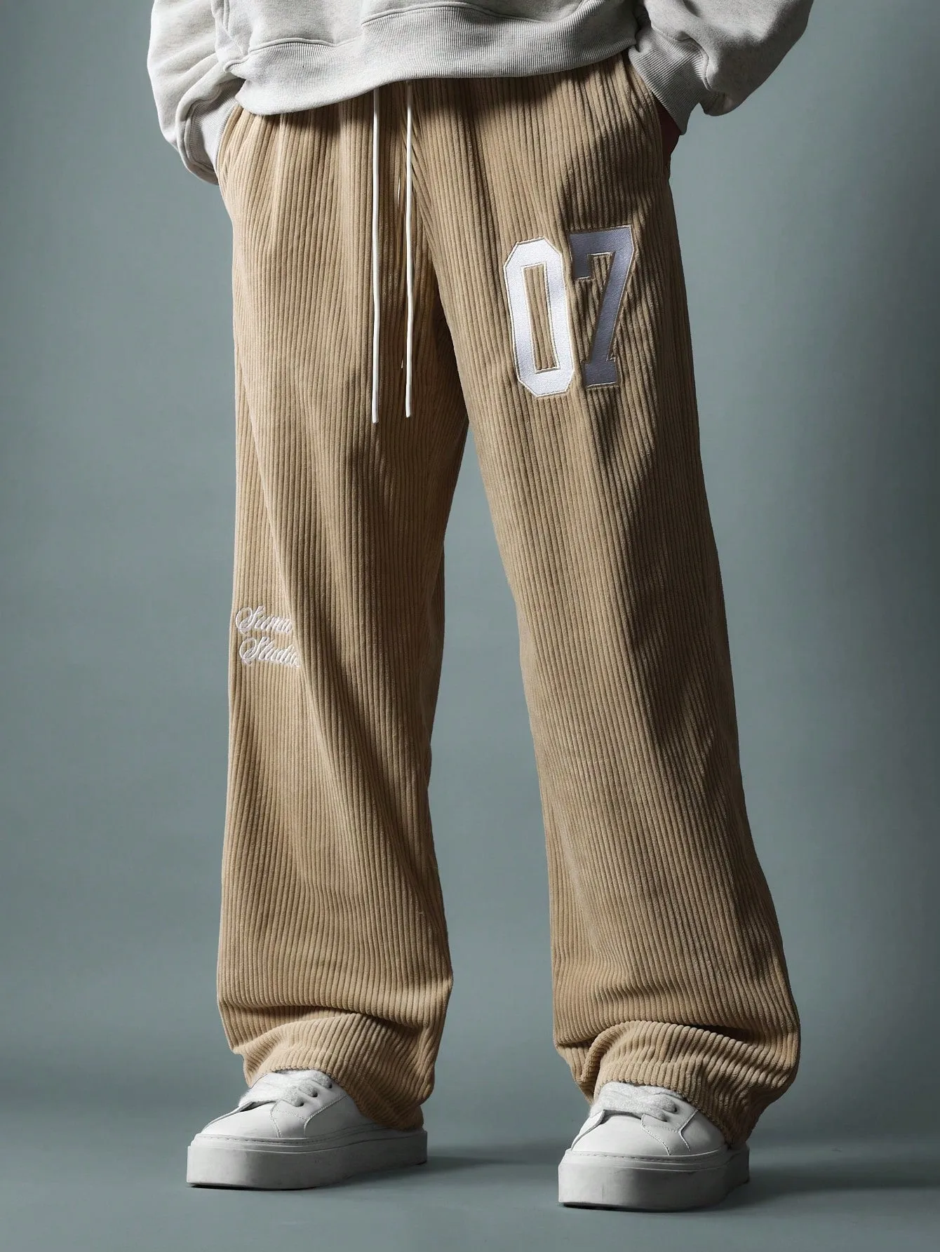 Skater Fit Loose Texture Sweatpants With Embroidery & Applique Pattern & Drawstrings