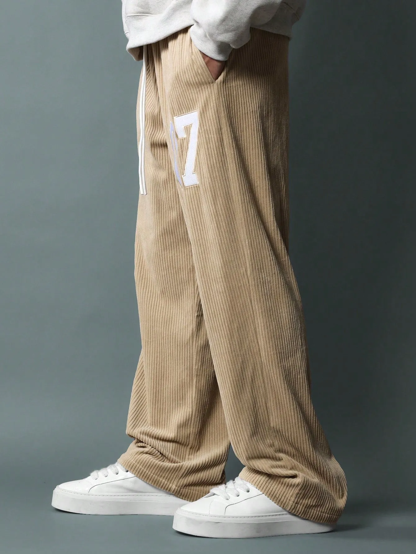 Skater Fit Loose Texture Sweatpants With Embroidery & Applique Pattern & Drawstrings