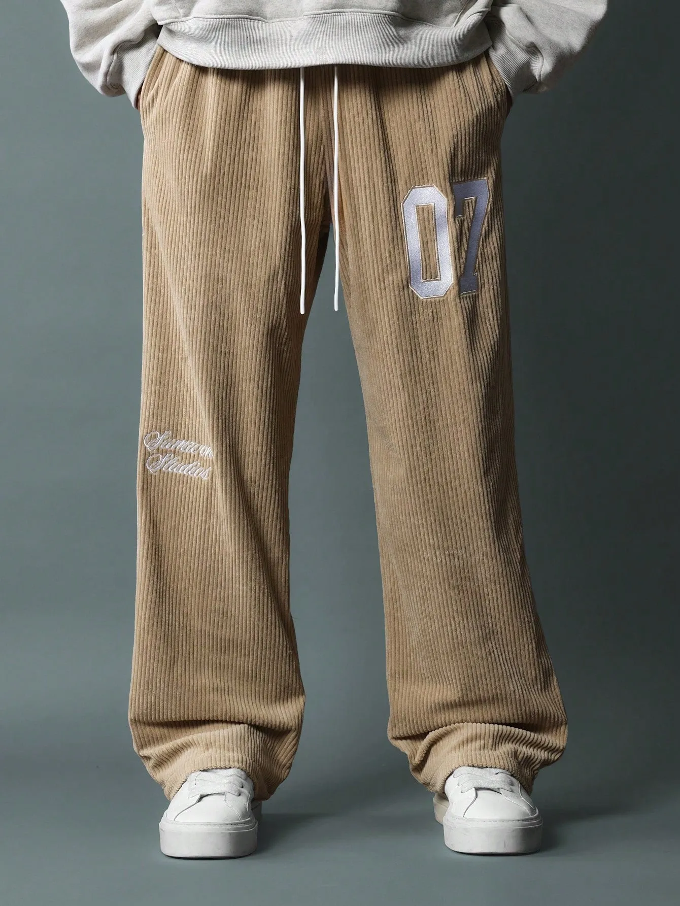 Skater Fit Loose Texture Sweatpants With Embroidery & Applique Pattern & Drawstrings