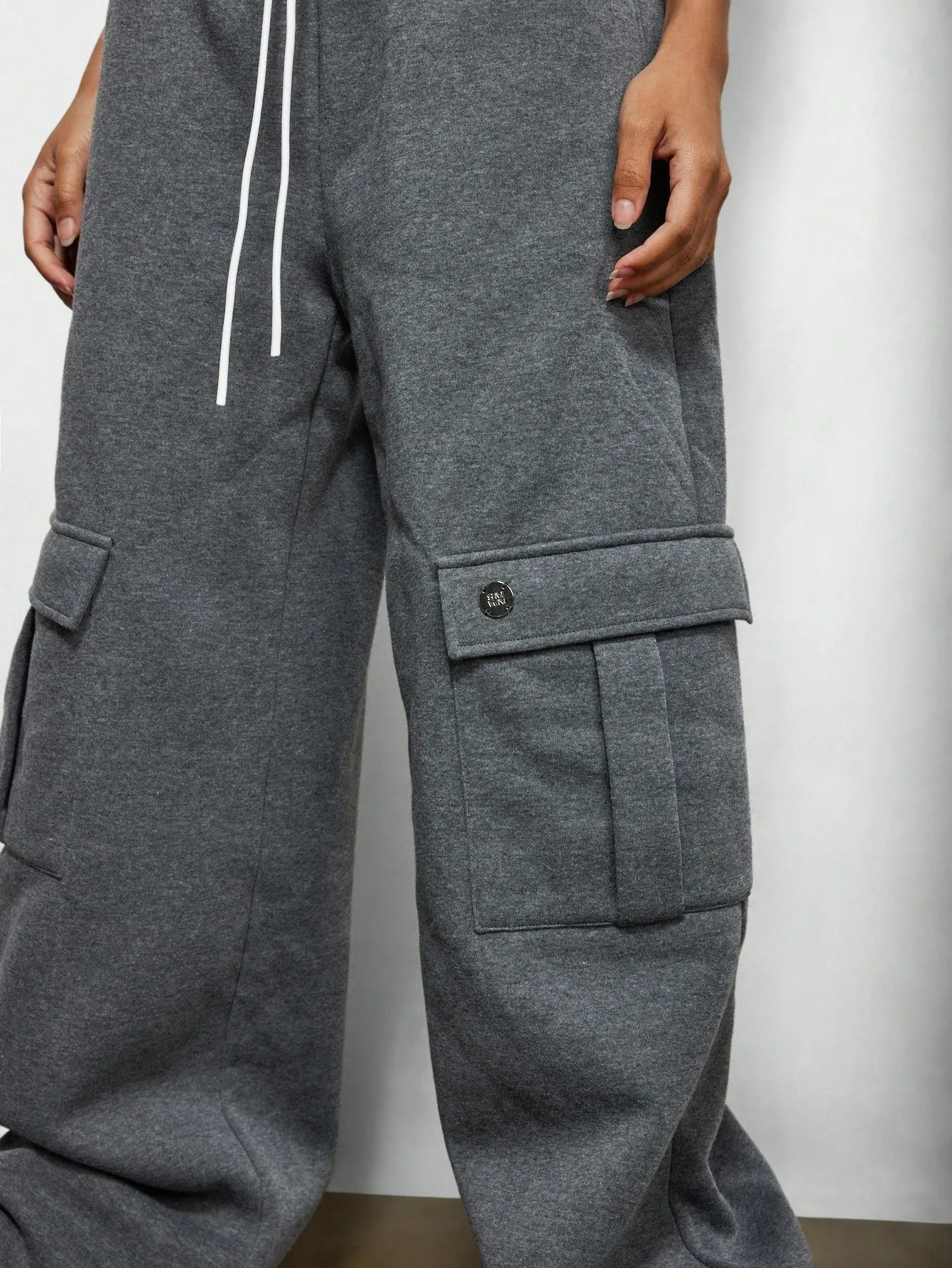 SUMWON WOMEN Wide Leg Cargo Sweatpants With Contrast Waistband