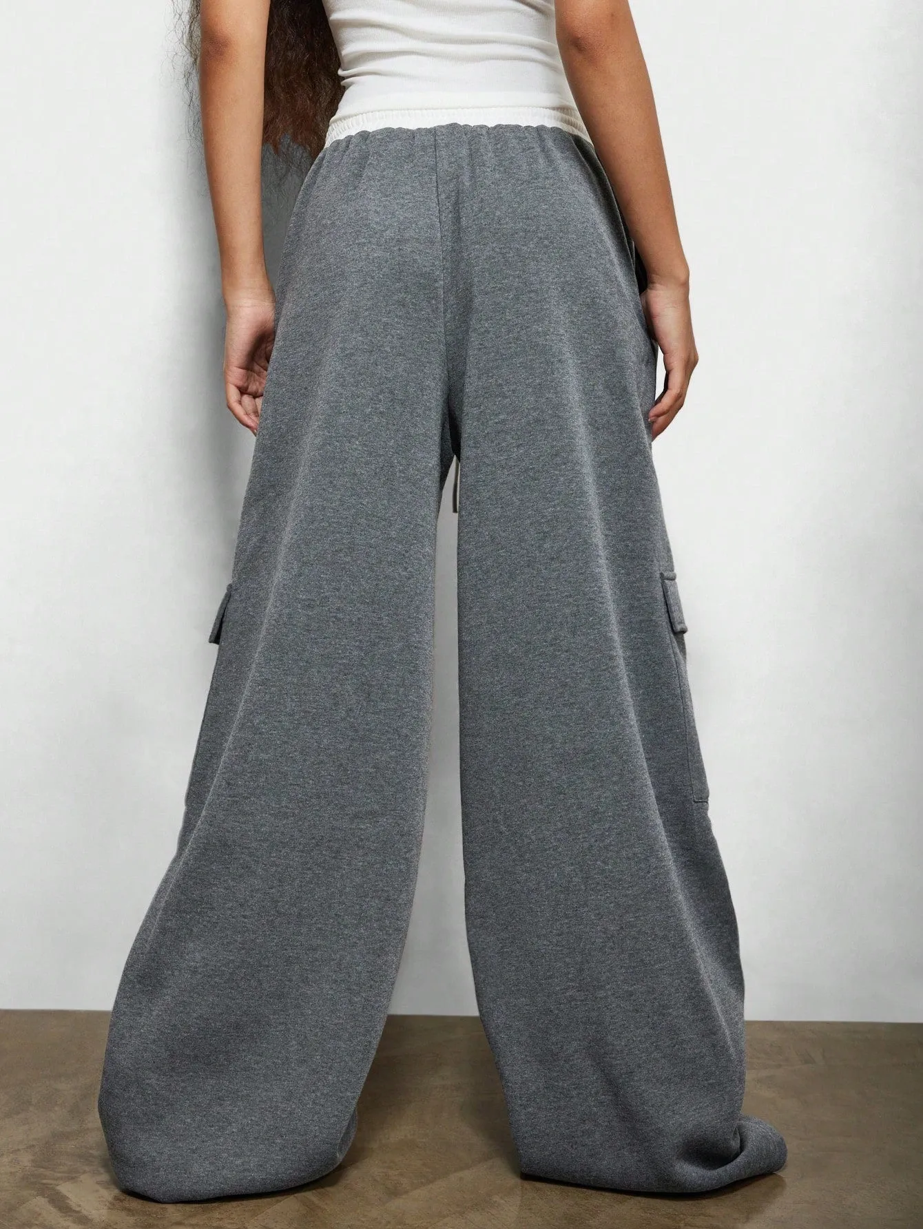 SUMWON WOMEN Wide Leg Cargo Sweatpants With Contrast Waistband