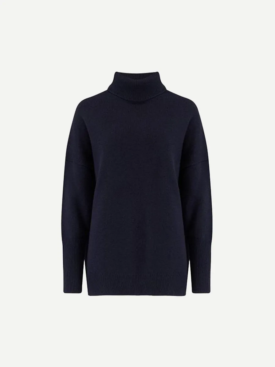 The Relaxed Polo in Navy