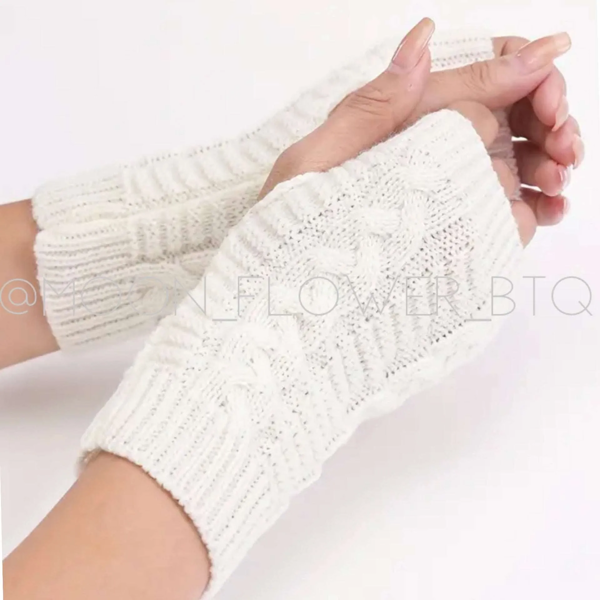 White Cable Knit Fingerless Gloves